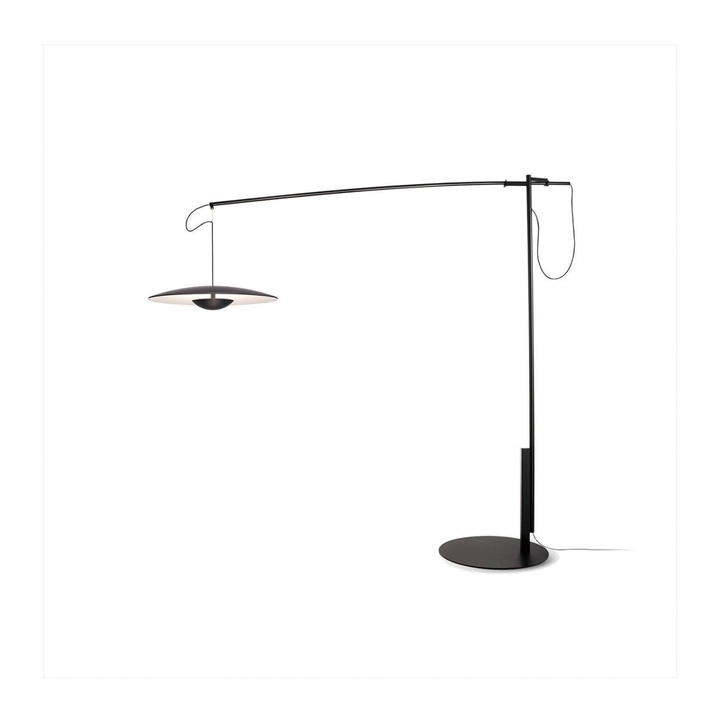 Elegant Wenge Gulvlampe – Multifunktionel Belysningstilbud