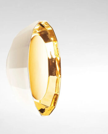 Elegant Hvid Væglampe med Guld Detaljer – Hjemmetilbud