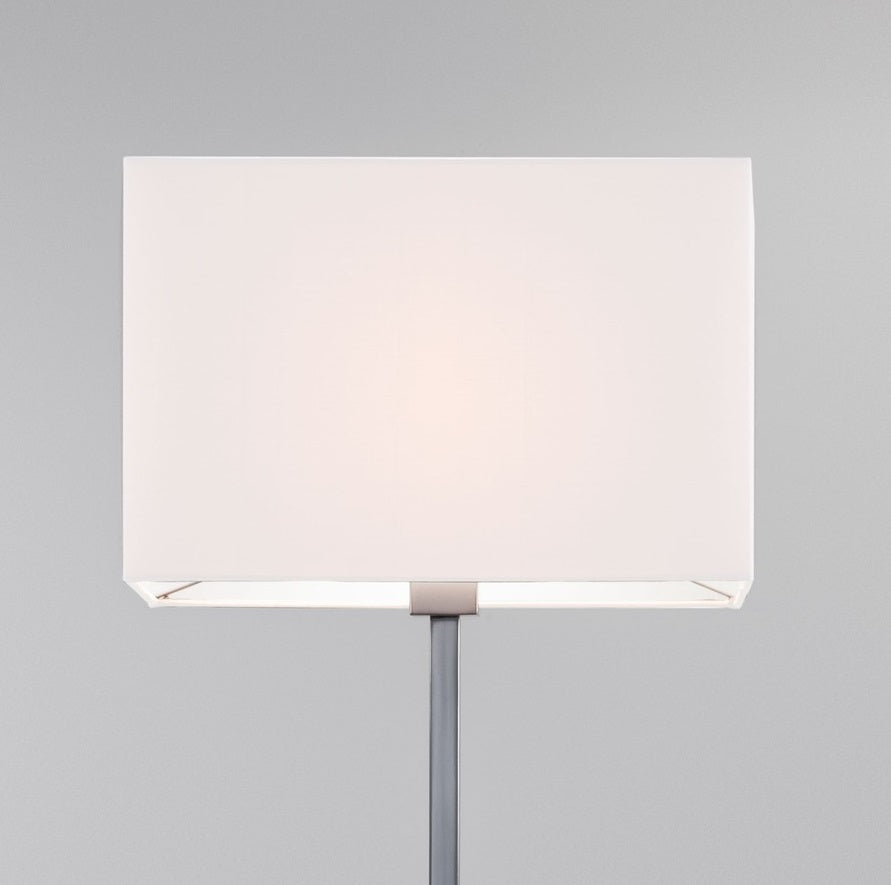 Elegant Hvid Gulvlampe i Bronze - Minimalistisk Design