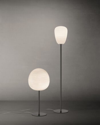 Elegant Hvid Gulvlampe fra Foscarini – Skab Hygge!