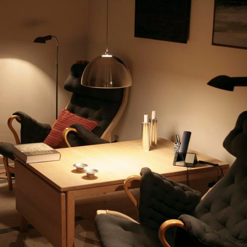 Gulvlampe ABC Krom – Ideel til læsehjørnet!