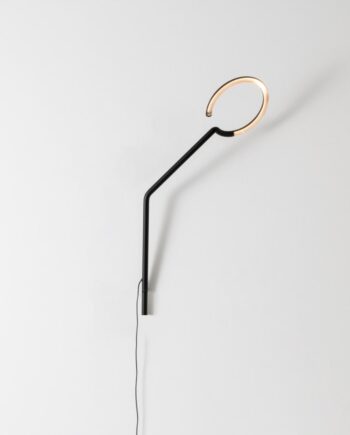 Elegant Sort Vine Light Væglampe fra Artemide – Udsalg!