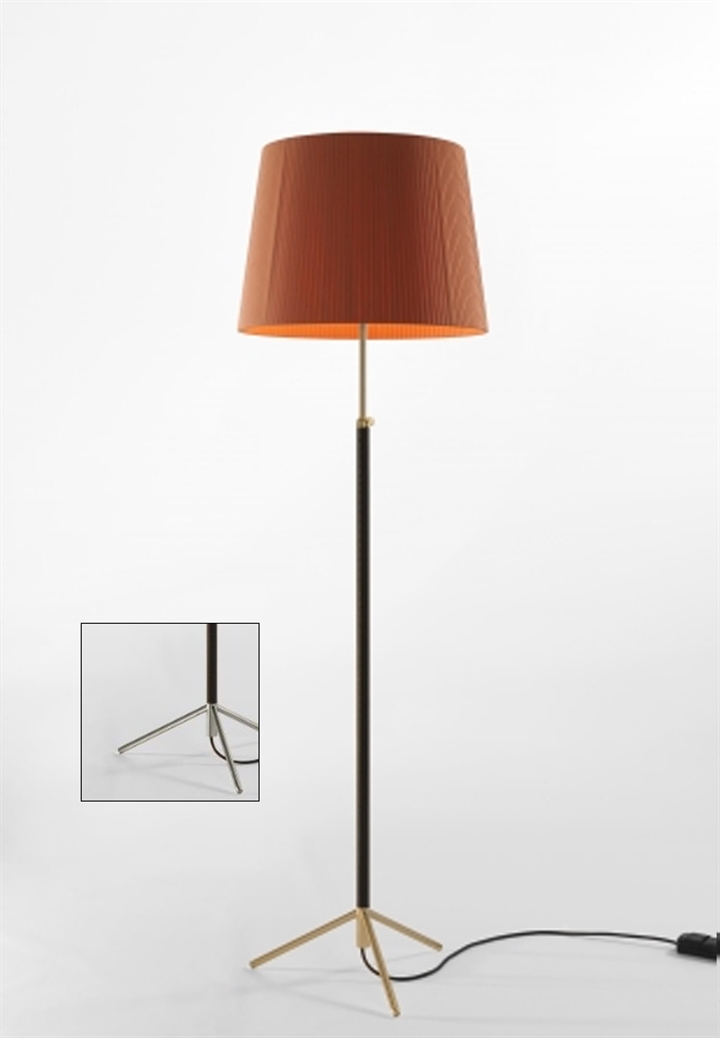 Elegant Terracotta og Krom Gulvlampe – Moderne Design