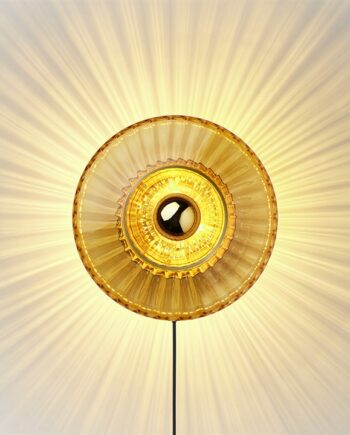 Elegant Amber Væglampe – Stilfuld Belysning til Dit Hjem