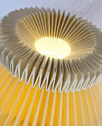334h Gulvlampe Sort Papir Buttermilk - Le Klint Lampoo